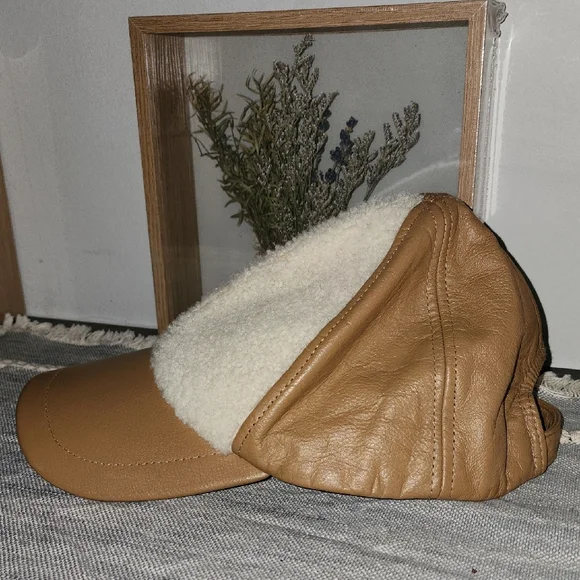 UGG Australia UnisexGenuine Cream Shearling Smooth Tan Leather Baseball Cap - Picture 3 of 15